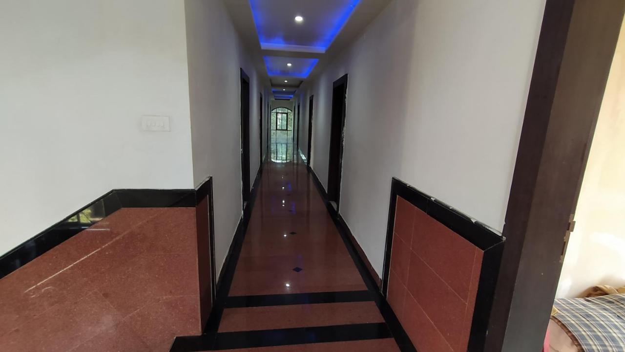 City Palace Hotel होटल सिटी पैलेस Нашик Екстериор снимка