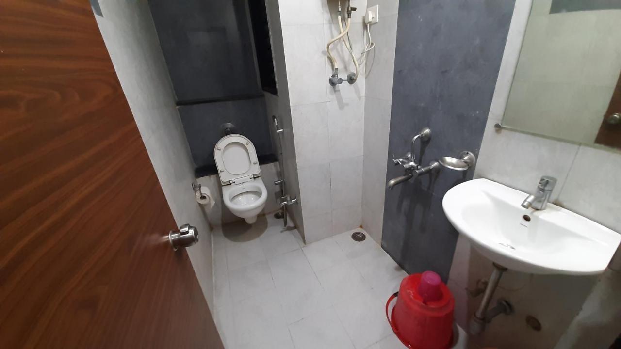 City Palace Hotel होटल सिटी पैलेस Нашик Екстериор снимка