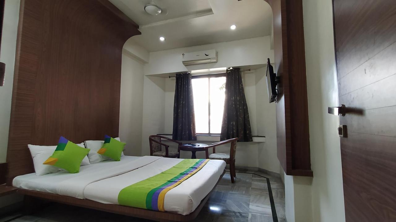 City Palace Hotel होटल सिटी पैलेस Нашик Екстериор снимка