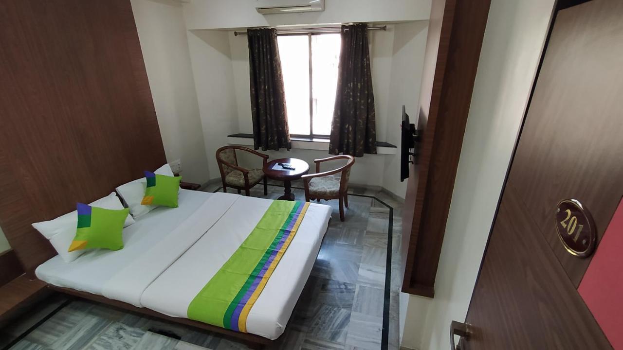 City Palace Hotel होटल सिटी पैलेस Нашик Екстериор снимка