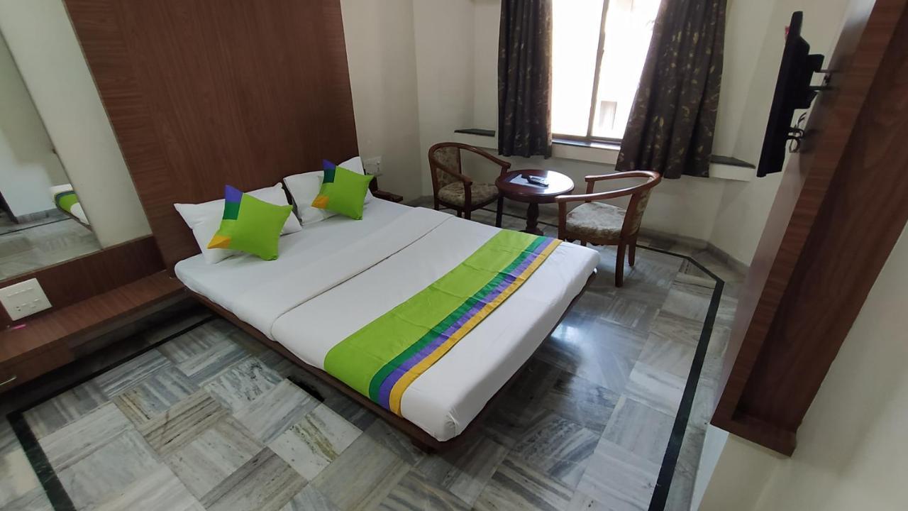 City Palace Hotel होटल सिटी पैलेस Нашик Екстериор снимка