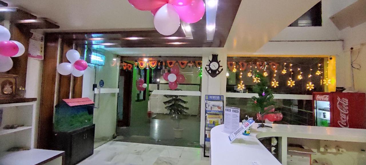 City Palace Hotel होटल सिटी पैलेस Нашик Екстериор снимка