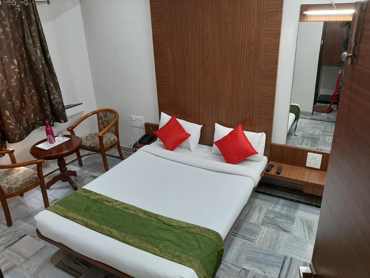 City Palace Hotel होटल सिटी पैलेस Нашик Екстериор снимка