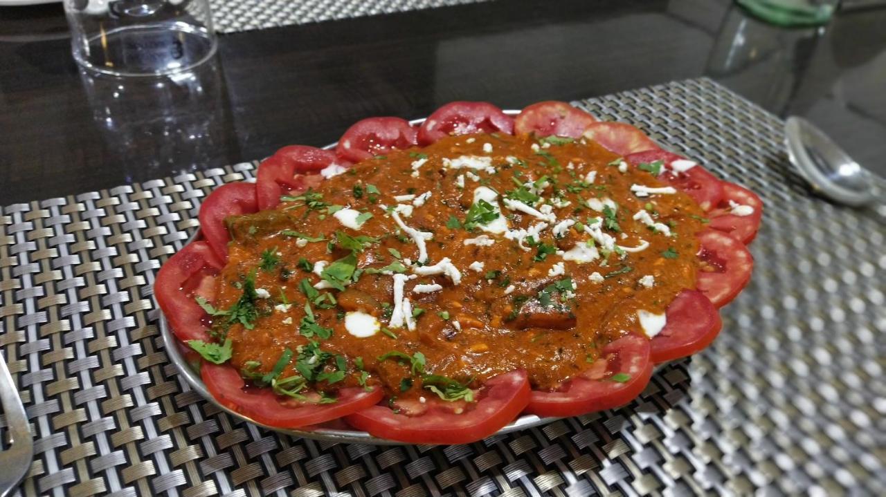 City Palace Hotel होटल सिटी पैलेस Нашик Екстериор снимка