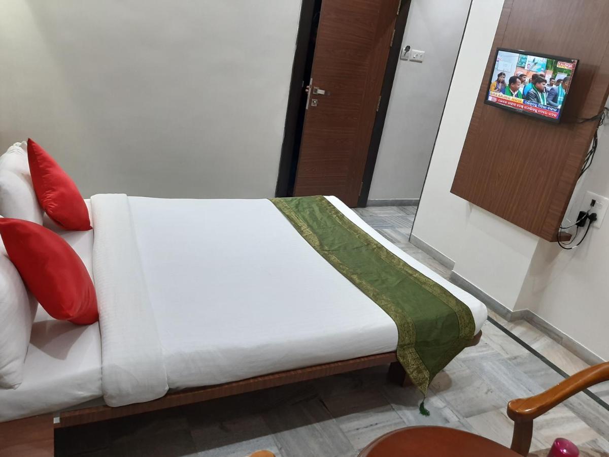 City Palace Hotel होटल सिटी पैलेस Нашик Екстериор снимка